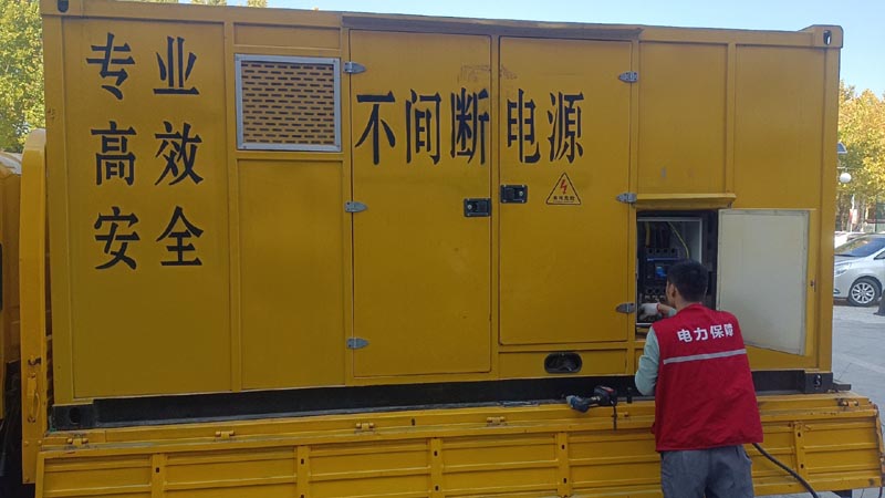 准格尔柴油发电机组和UPS电源配合使用时，如何避免切换过程中的电力中断？